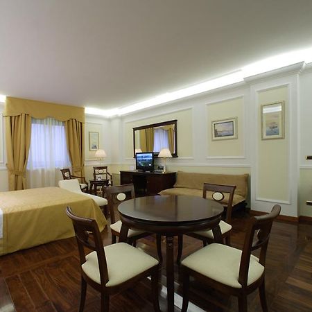Tiberio Palace Hotel Napoli Eksteriør bilde